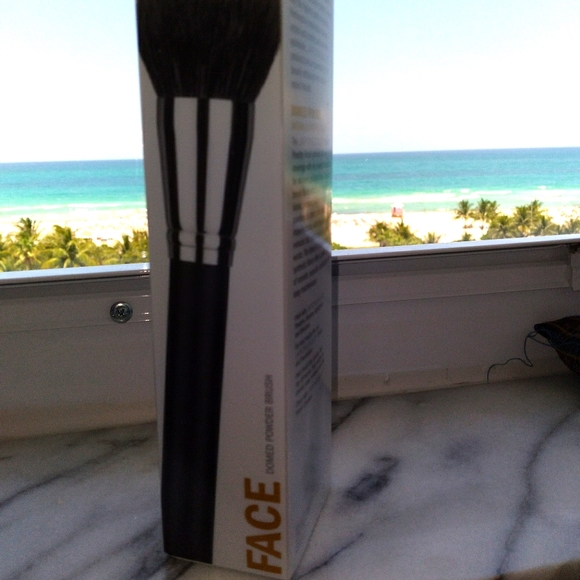 Japonesque Domed Powder Btush - Picture 3 of 3